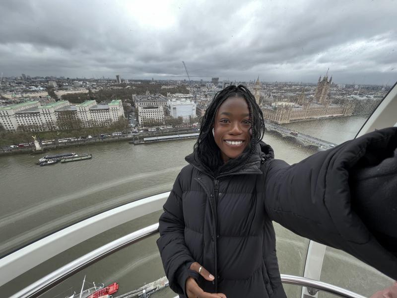 Annalise Ashman '24 sightseeing while studying abroad in London